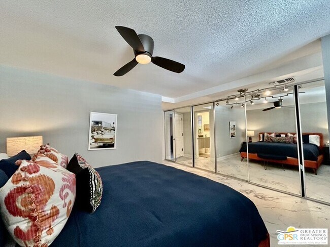 Building Photo - 515 Desert Lakes Dr