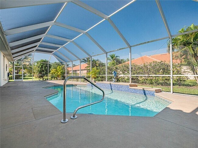 Building Photo - 5836 Pine Ridge Cir