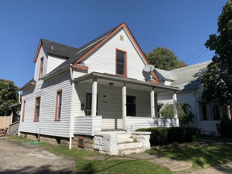 Building Photo - 238 Miller St