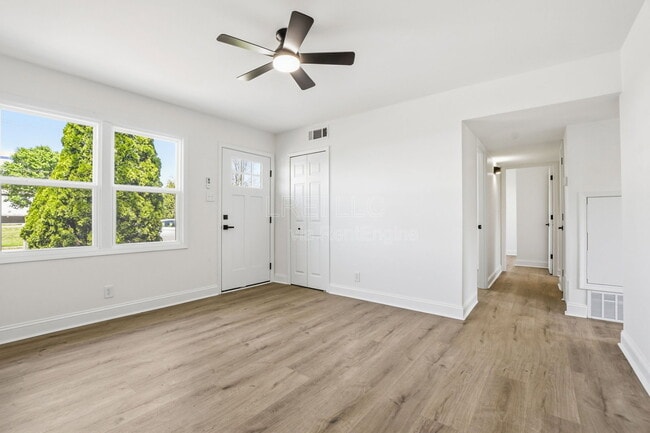 Building Photo - 4624 E Indian Trail