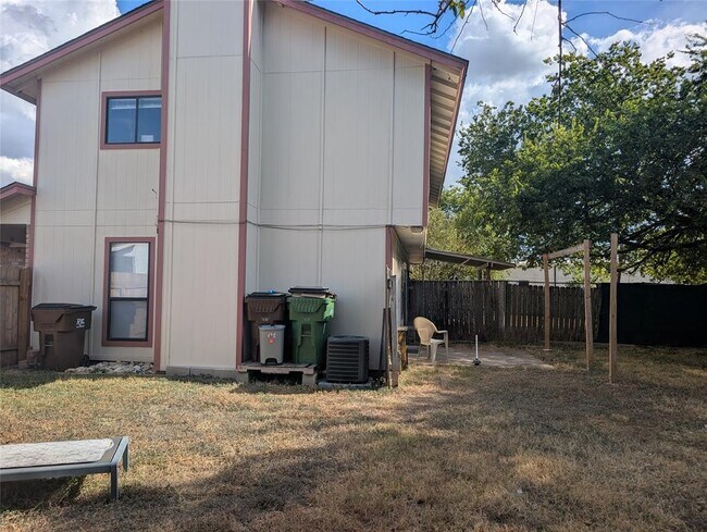 Building Photo - 1201 Doreen Ct