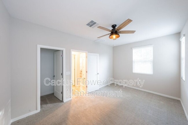 Building Photo - 2851 S Central Dr