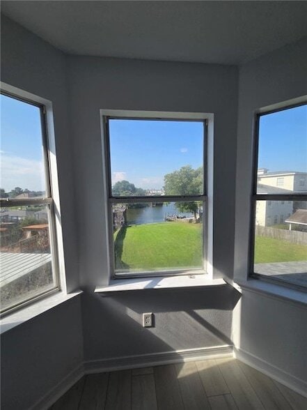 Building Photo - 878 Marina Dr