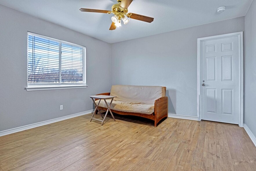 Building Photo - Spacious Home with Modern Upgrades in a Pe...