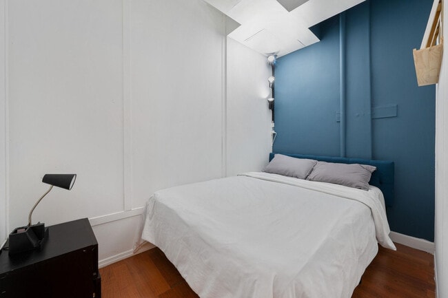 Building Photo - 446 10th Ave