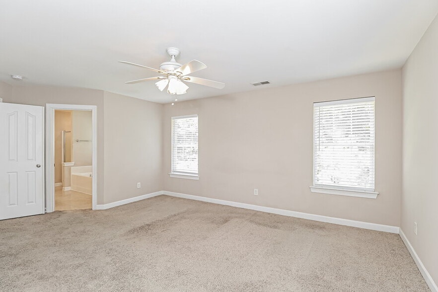 Building Photo - 2865 Island Point Dr NW