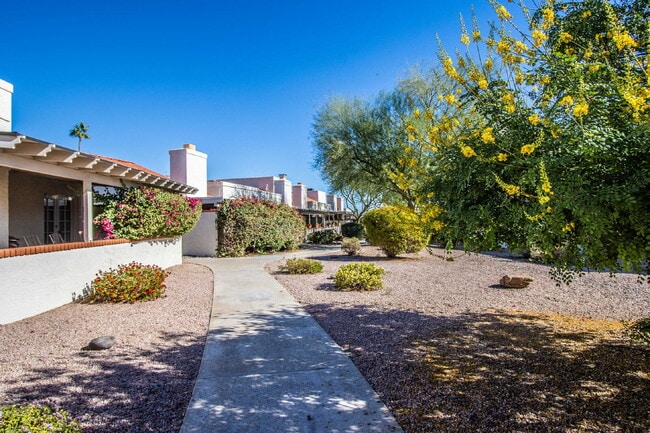 Building Photo - Beautiful Furnished patio home in Old Town Scottsdale, 2BR