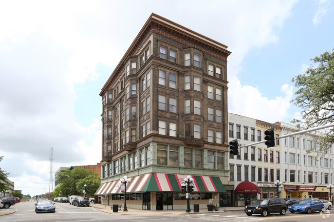 Downtown Bloomingnton Lofts Bloomington Il Apartment Finder Building Photo Downtown Bloomingnton Lofts