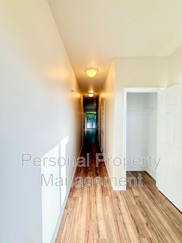 Building Photo - 13024 NE 26th St