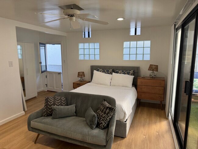 Building Photo - 468 27th St