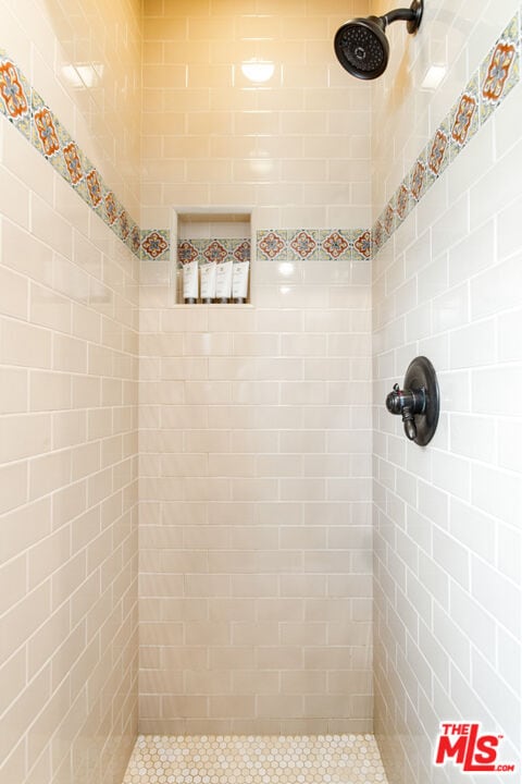 Building Photo - 460-460 N Alfred St