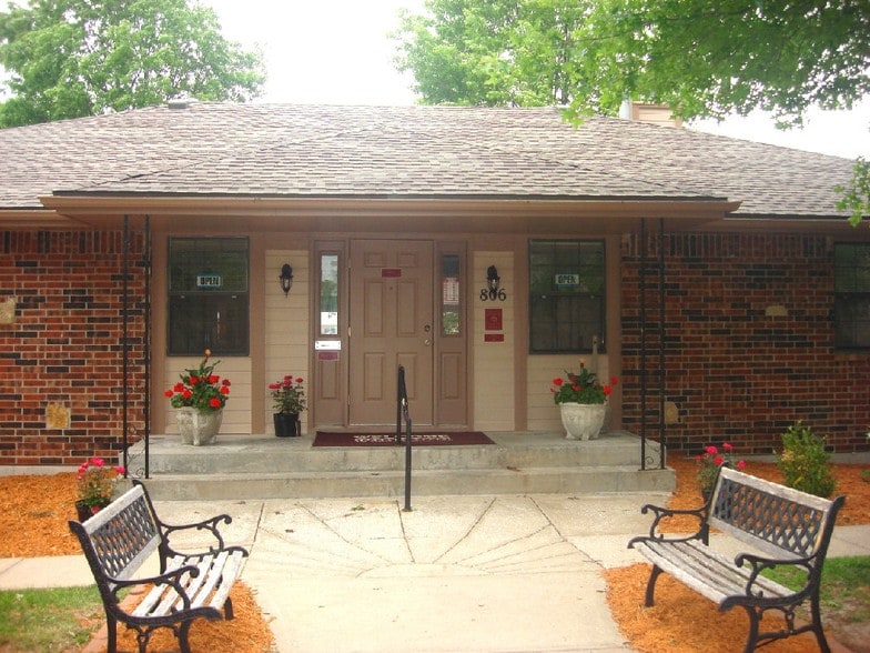 Sunnyside Garden Apartments and Duplexes Blue Springs, MO Apartment