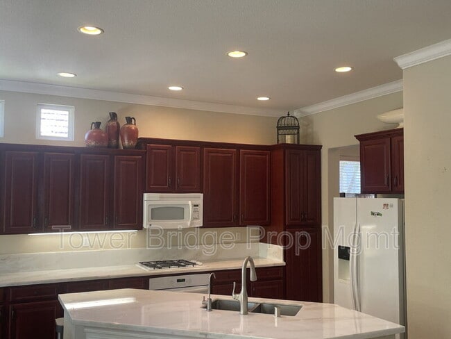 Building Photo - 12040 Gold Pointe Ln