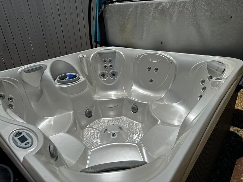 Building Photo - 14864 Spinnaker Ln