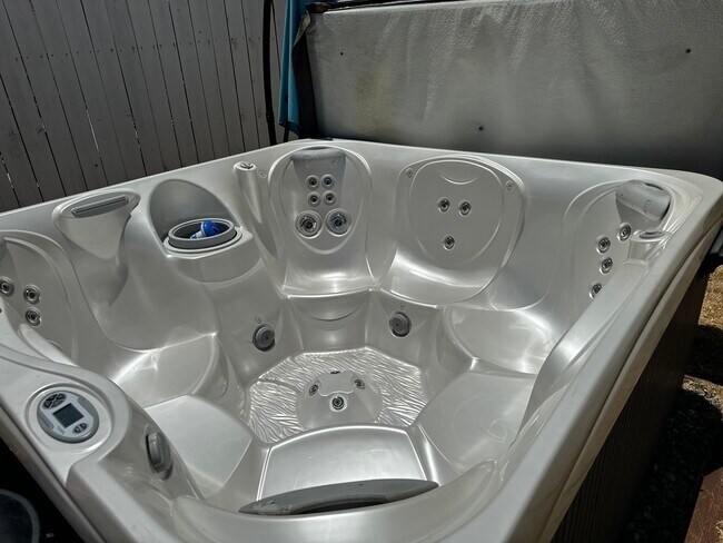 Building Photo - 14864 Spinnaker Ln