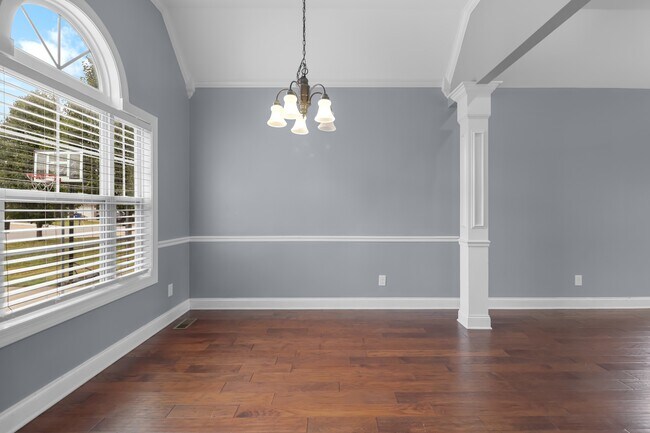 Building Photo - 3375 Cotham Ln