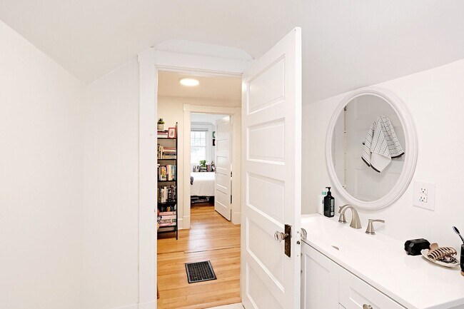 Building Photo - Nicely Updated Fry's Spring Apartment With Utilities Included