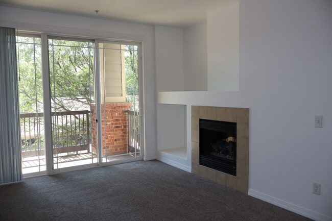 Building Photo - Get Settled with a $500 Move-In Bonus – St...