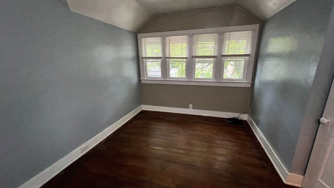 Building Photo - 1308 Kalamazoo Ave SE
