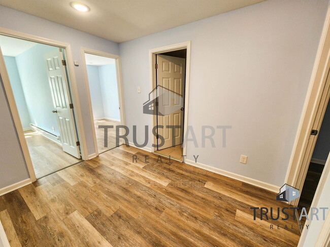 Building Photo - 1933 Colonial St