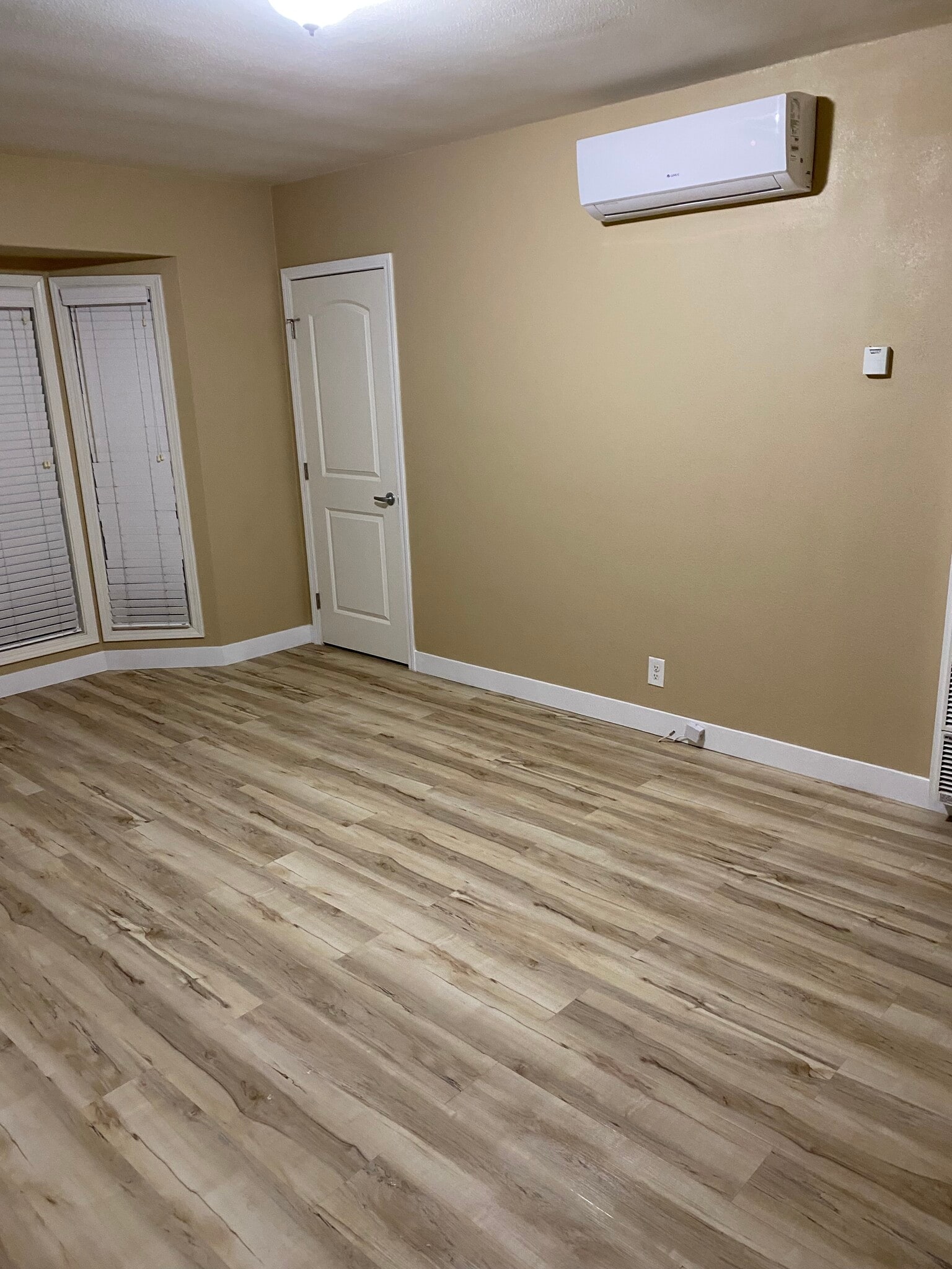 Building Photo - 917 N Los Robles Ave