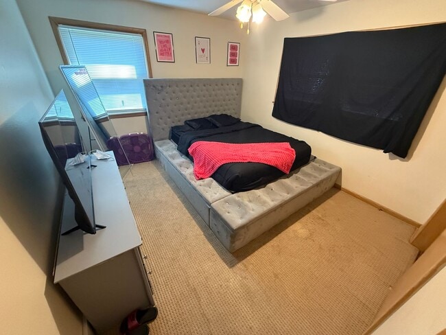 Building Photo - 5295 N Mohawk Ave