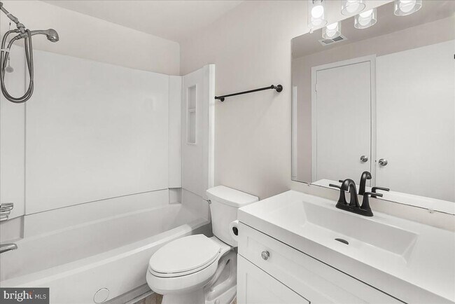 Building Photo - 9713 Hellingly Pl