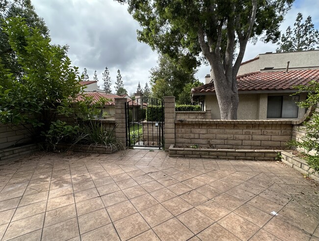 Building Photo - 9731 El Paseo Dr