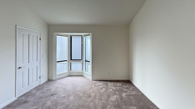 Building Photo - 880 Hilldale Ave