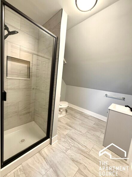 Building Photo - 942 N Elston Ave