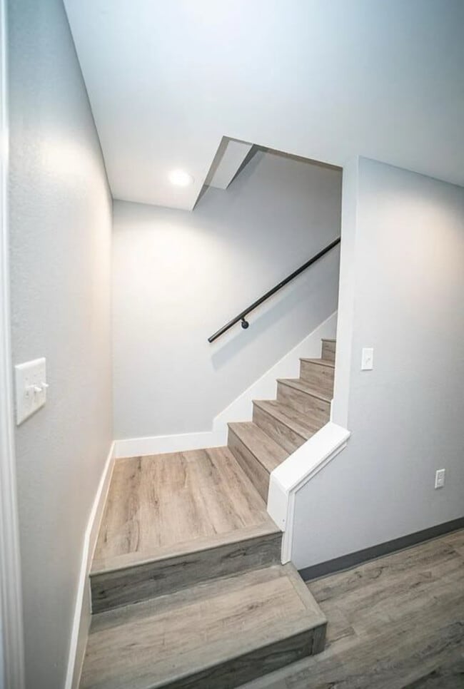 Building Photo - River Oaks Apartments