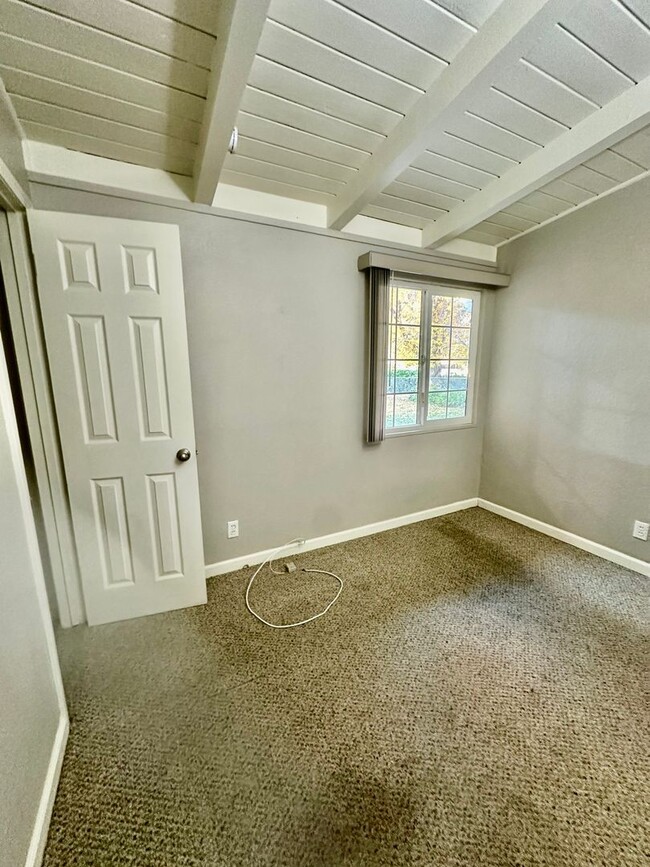 Building Photo - Recently updated 3 bedroom 2 bath Fremont ...