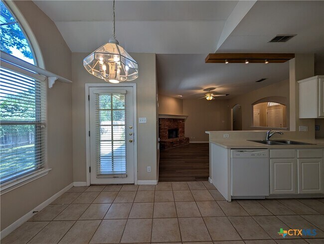 Building Photo - 947 River Rock