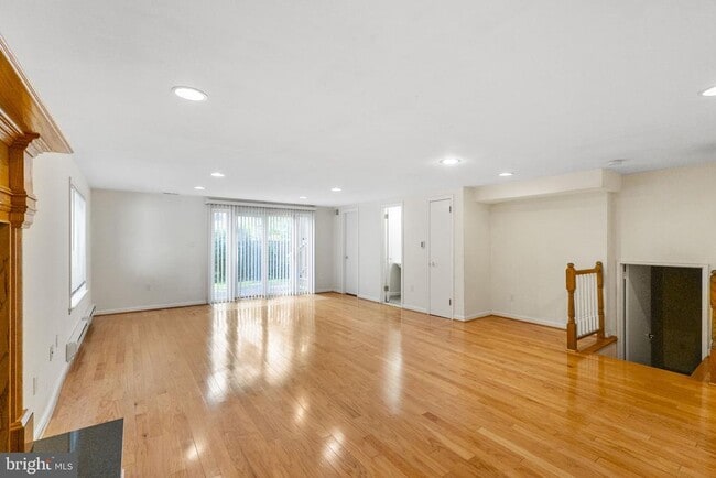 Building Photo - 7611 Whittier Blvd