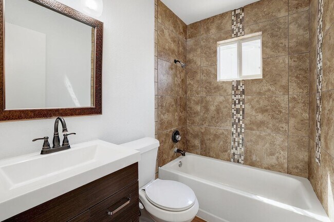 Building Photo - Spacious 3/2 home in South Austin