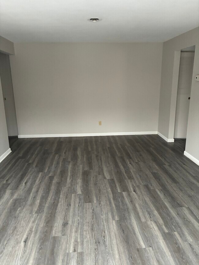 Building Photo - Cranberry Court