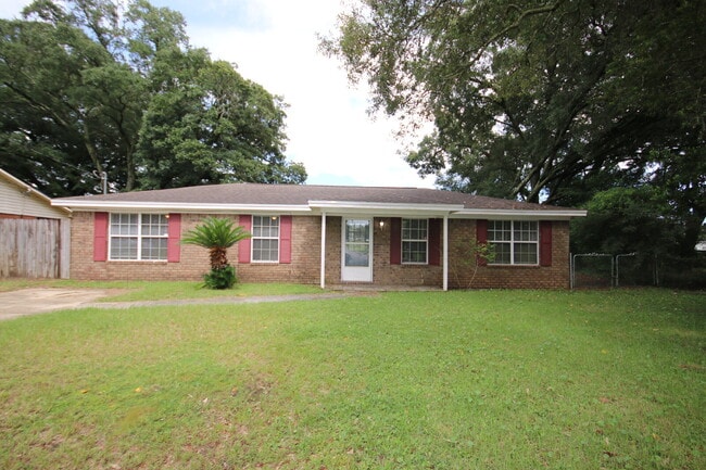 Building Photo - Move-in Ready Spacious & Pet-Friendly 3/2 ...