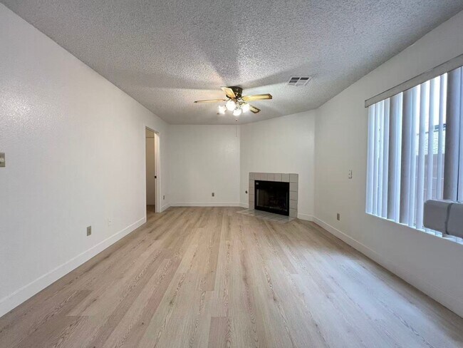 Building Photo - 10001 Dove Ridge Dr