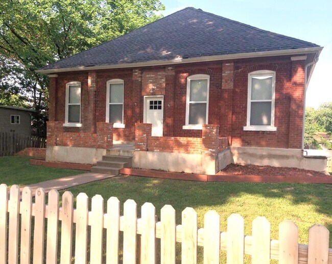 Building Photo - COMING SOON!! Historic 4 Bed, 2 Bath House