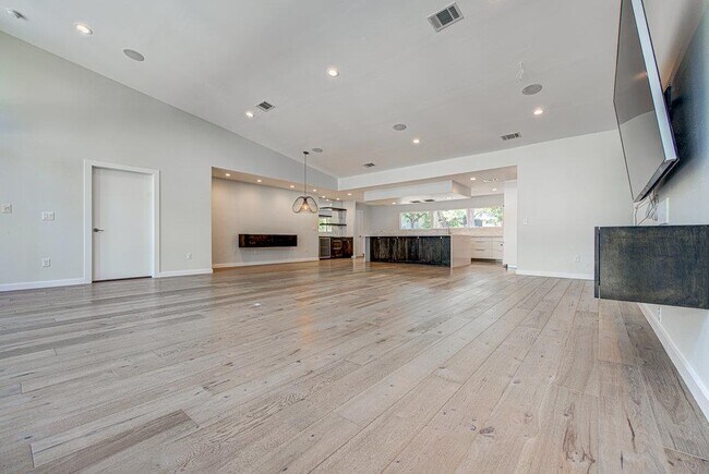Building Photo - 6106 Shoal Creek Blvd