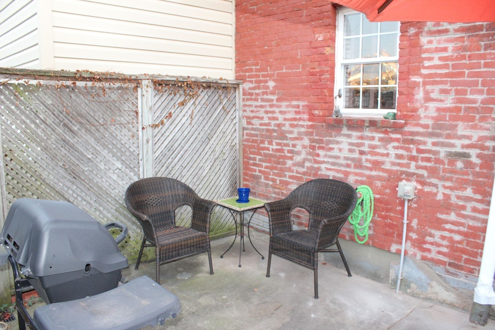 Private, fenced in back patio - 2333 Sidney St