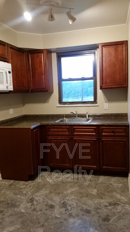 Building Photo - 1518 Chartiers Ave