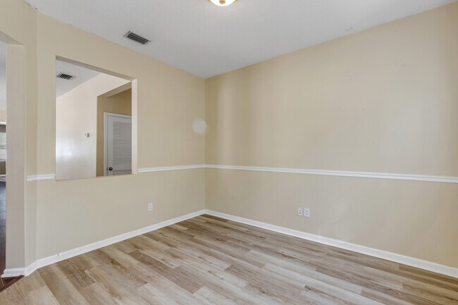 Building Photo - 627 Aeolian Dr