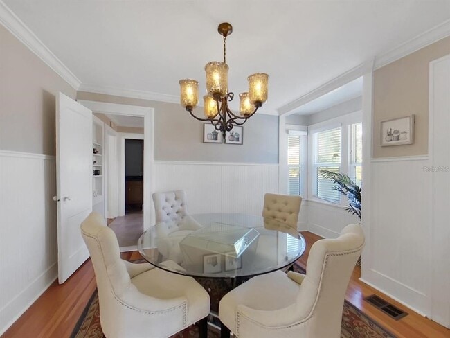 Building Photo - 614 8th St N