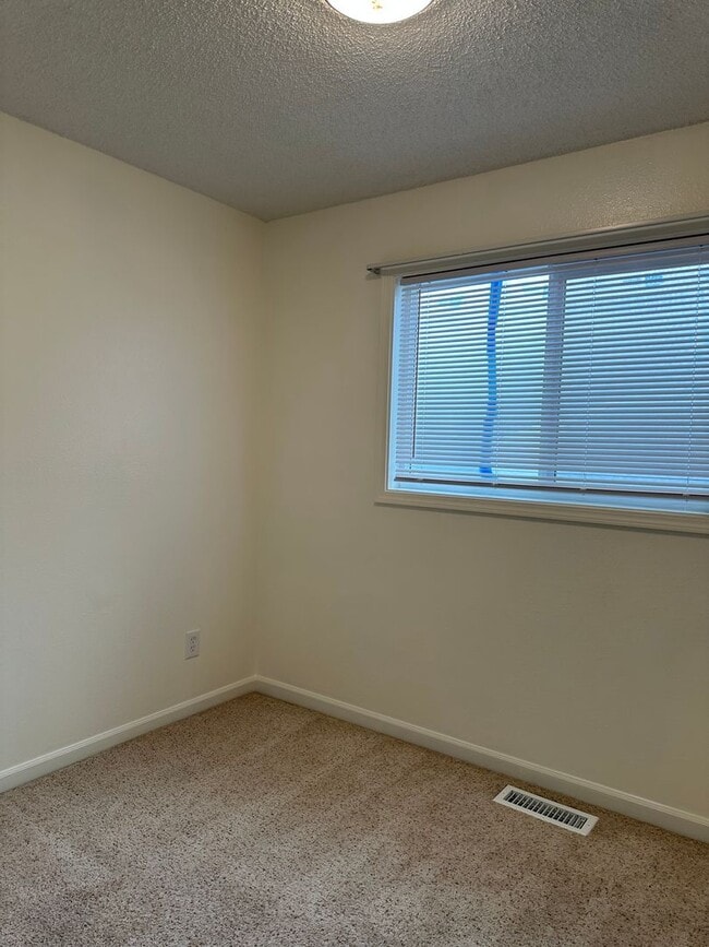 Building Photo - Fully Updated 3B/ 1BA Duplex| Washer and Dryer in unit| Huge fully fenced backyard w/ shed, garde...