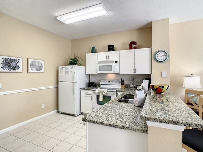 Building Photo - 2356 Silver Palm Dr