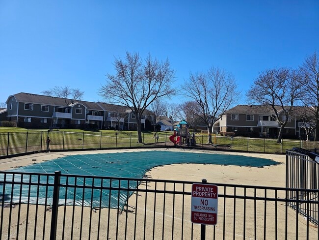 Building Photo - 273 Elmwood Ln