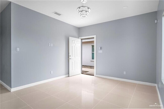 Building Photo - 2013 Stardust Ln