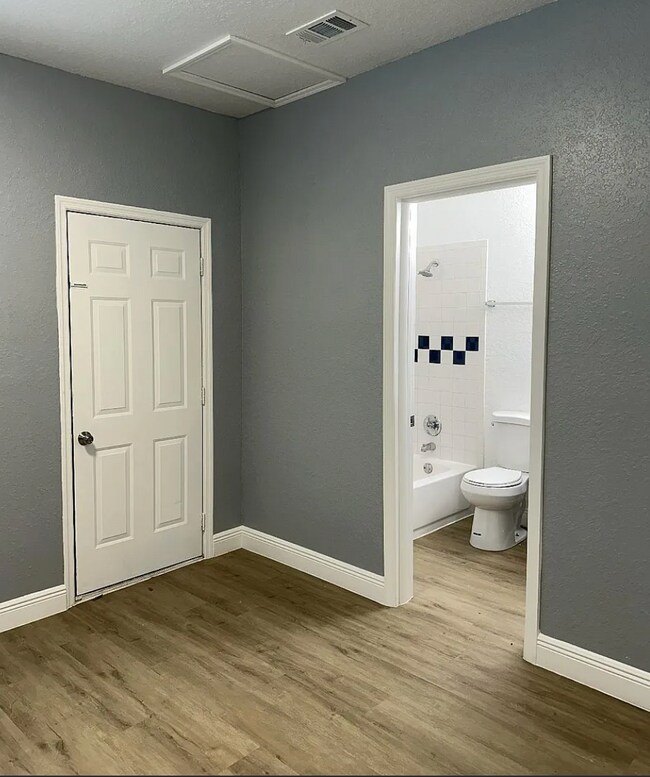 Building Photo - 2139 W St John St