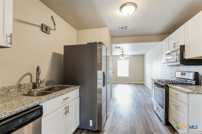 Building Photo - 607 Lovera Blvd